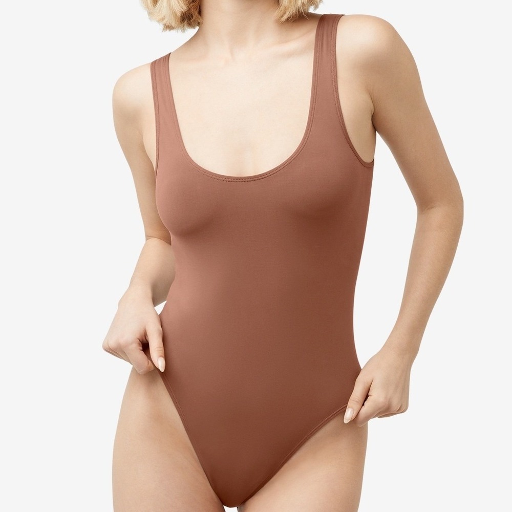 Maidenform Women Bodysuit Bronze Medium Scoop Lightweight Sleeveless Seamless‎